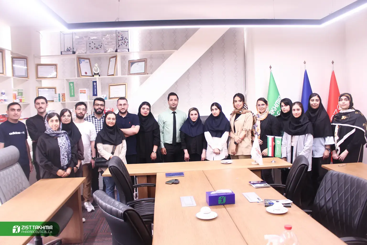 Pharmacy students visit Zisttakhmir pharmaceutical company